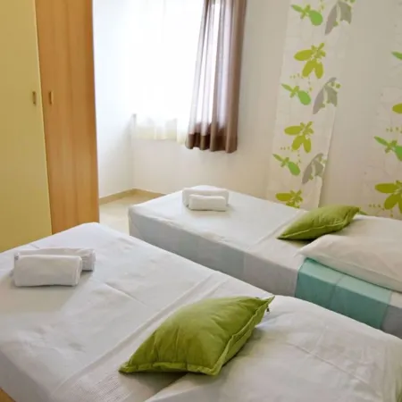 Ideal getaway flat with pool and rumpus room