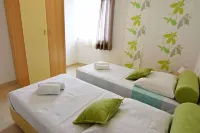 Ideal getaway flat with pool and rumpus room