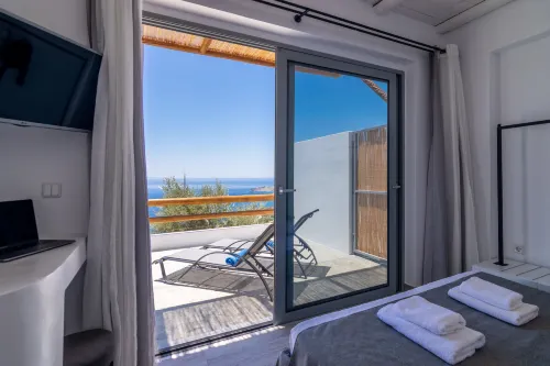 Pyrgos Exclusive 3, Sea View & Private Pool - Villas