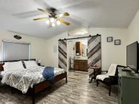 Serene & comfortable Southwestern home in Dalhart for you and your pets… Hotels in Dalhart