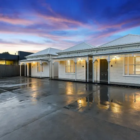 Aloha Central Luxury Apartments