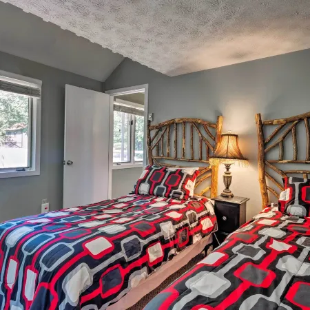 Steps to Sugar Mountain! Condo w/ Furnished Deck