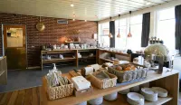 Hotel Lynggaarden - breakfast