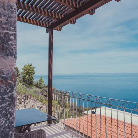 Sampatiki Suites - Seaview Luxury Suites with Breakfast and Spa