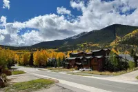 Chic Condo w/ Fireplace: Walk to Main St Frisco! - 3성급