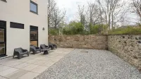 Student Only Straits Place Hotels in Newington