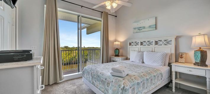 Mangrove Waterway View Sleeps 4 Pool Courts Hotels in Ruskin