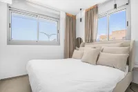Light Filled Modern Eilat Getaway - Homestays