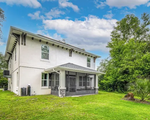 3 Mi to Usf: Dog-friendly Home w/ Large Yard Hotels in Lutz