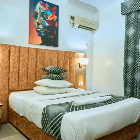 CrownEdge Hotels