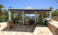 The Carib House 5 Bedrooms and Pool Close to Beach - С парковкой