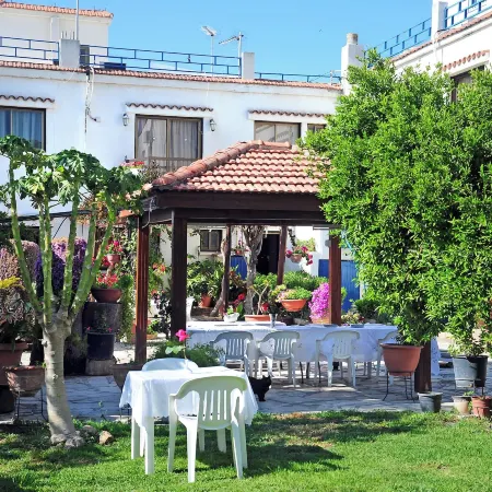 Room in Apartment - One Bedroom Apartment - Just 800 m from the Beach
