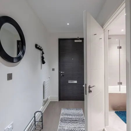 Modern Cozy Kingston Flat, 5 Mins to Train Station