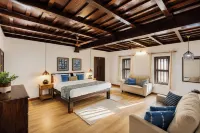 ELIVAAS Tales By Tamarind 3BHK - مسبح خاص