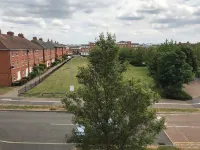 2 Double Bed Flat, En-suite, Top Floor, With Private Parking - 2 estrellas