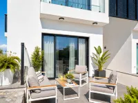 Apartment with Sea View and Resort Facilities - Apartments