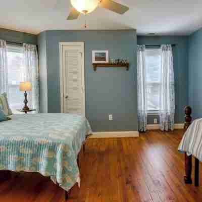 Family-Friendly Cambridge Home w/ Fire Pit! Rooms