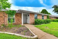 Near Lewisville Lake: Home in The Colony w/ Yard! - 2 stjerner
