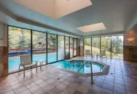 Strawberry Park Ski-in Ski-Out Condo Close to Chairlift - Wifi