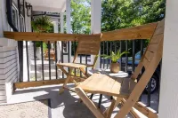 Modern 1BD Condo - Downtown Walkable to F&M Bank Arena - 4-Star