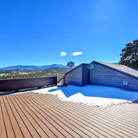 Wonderful Mountain Scenic Views with Freestanding Arcade