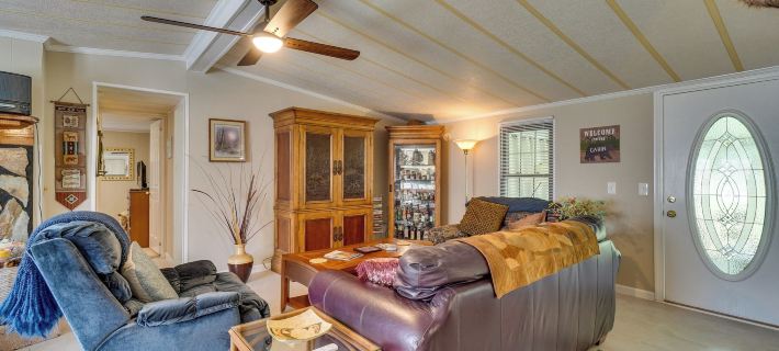 Raft & Hike! Home 2 Mi to Gsmnp w/ Sunroom & Yard Hotels in Townsend