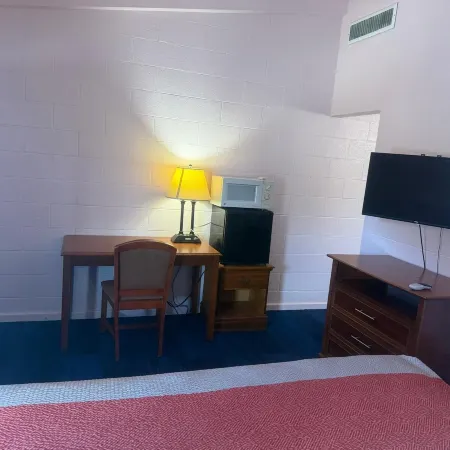 Holiday Host Motel & RV Park