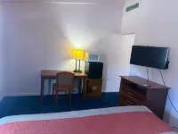 Holiday Host Motel & RV Park - 2 estrellas