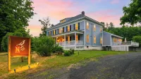 The Nightingale by Avantstay Historic Catskills Retreat Lake Views + Near Hudson Sleeps 18 - Wifi