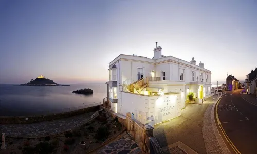 The Godolphin Hotel - parking