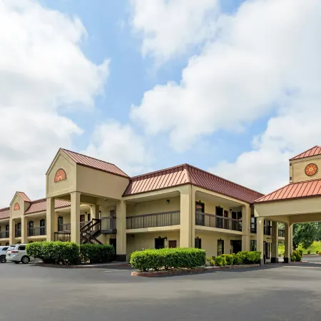 Red Roof Inn & Suites Clinton, TN