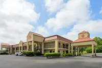 Red Roof Inn & Suites Clinton, TN - parking