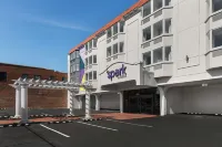 Spark by Hilton Kansas City Plaza Streetcar - 2-Star