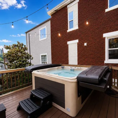Doctors Retreat w/ Hot Tub