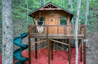 Blue Ridge Treehouse Escape Views Hot Tub - 4-Star