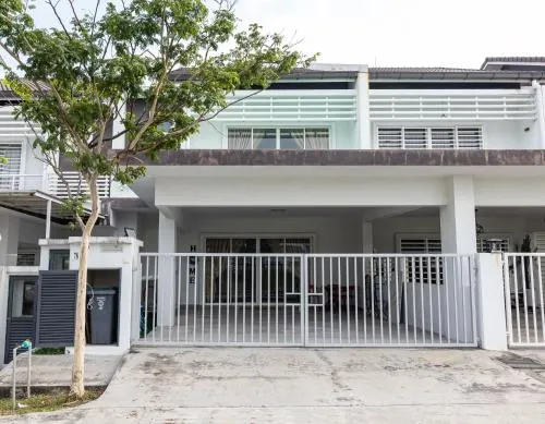Modern 5-Bedroom House BBQ Event at Nilai by HCK - Mountain view