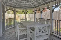 Prime Location Walk to Liberty Stadium - Holiday bungalows