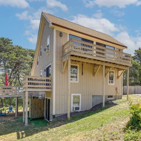 Sea Breeze, Sunset Views! Family Escape Near Ocean