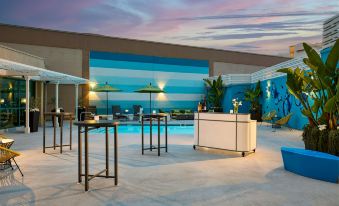 Renaissance Los Angeles Airport Hotel