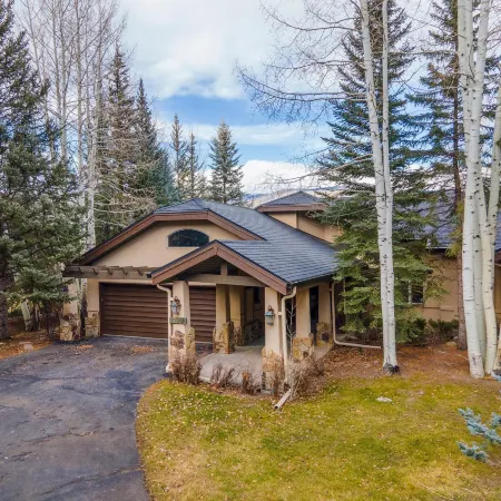4BD Private Arrowhead Home on Golf Course