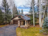 4BD Private Arrowhead Home on Golf Course - Boutique