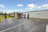 Relax Inn by OYO Greeneville Near Hwy US-321 - parking