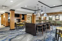 Fairfield Inn & Suites Commerce - parking