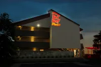Red Roof Plus+ Chicago - Naperville - 2-Star