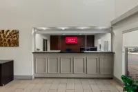 Red Roof Plus+ & Suites Atlanta Airport South - 2-Star