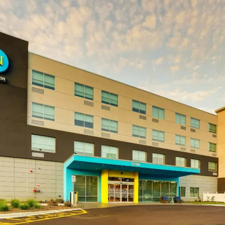Tru by Hilton Smithfield I-95