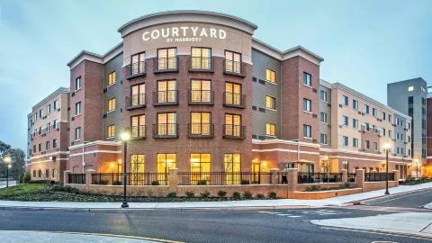 คอร์ทยาร์ด กลาสโบโร มหาวิทยาลัยโรวัน in Gloucester County