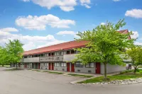 Red Roof Inn Detroit Metro Airport - Taylor - Parking