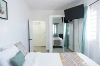 Novels Villa is Family friendly home with the Caribbean Sea as your backyard - Wi-Fi