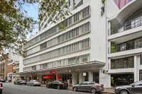 Poolside Studio Retreat Near Oxford Street - بوتيك